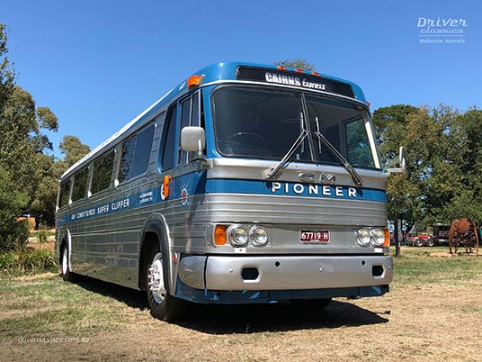 1961 GM PD 4106, Lancefield VIC, February 2020 GM PD 4106 bus, 1961 version, front and side, Photo taken February 2020